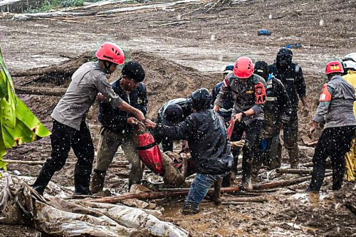 Longsor Cisarua Bandung Barat: 83 Warga Masih Hilang, Pencarian 24 Jam Nonstop