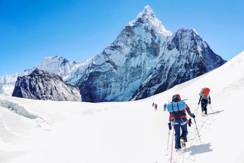 Pecah Rekor! Nepal Terbitkan 492 Izin Pendakian Everest 2026