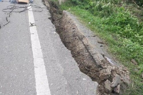 Top 32+ Rumah di Lebak Nyaris Roboh akibat Bencana Tanah Bergerak