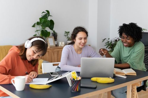 Risiko Tersembunyi Mengintai Gen Z yang Rajin Pakai AI