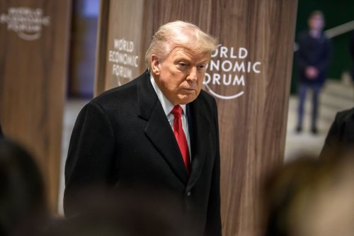 Trump Batalkan Kenaikan Tarif, Klaim Ada Kerangka Kesepakatan Soal Greenland Usai Bertemu Sekjen NATO
