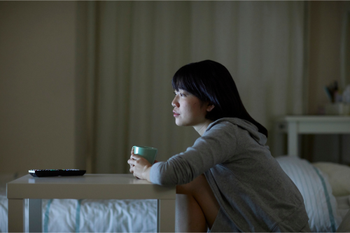 Kenapa Mudah Tertidur Saat Nonton TV atau Film? Ini Alasannya