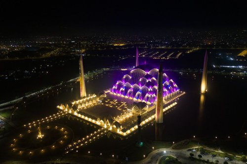 Alasan 2 Waktu Ini Jadi yang Terbaik untuk Mengunjungi Masjid Al Jabbar