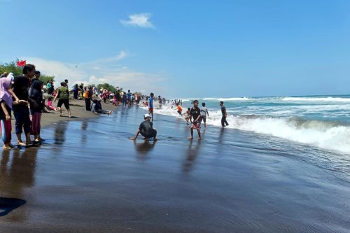 Pantai Mliwis, Wisata Murah Meriah di Kebumen