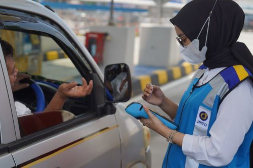 mudik, Mudik Lebaran, kartu e-toll, bayar tol, kartu e-money, Jangan Panik, Begini Atasi Saldo E-toll yang Habis Saat Perjalanan Mudik Lebaran