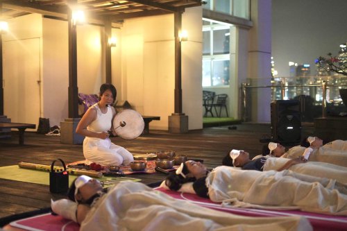 Sound Bath Bisa Memicu Beragam Reaksi Emosi, Wajarkah?