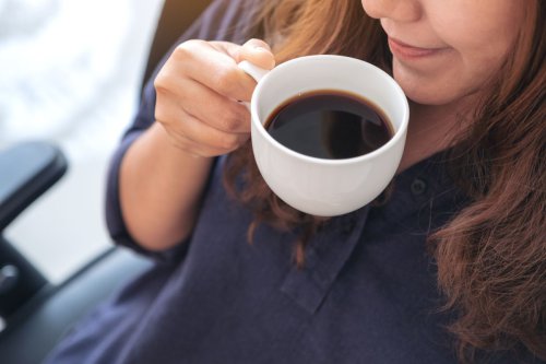 Studi Harvard Sebut Minum Kopi Secara Rutin Bantu Perempuan Menua Sehat, Ini Penjelasannya