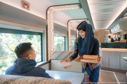 kereta cepat, kereta cepat Whoosh, kereta makan, Whoosh Kini Sajikan Makanan di Kereta Makan, Ada Saja Menunya?