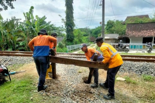 KAI Catat 1.089 Perlintasan Liar di Jawa-Sumatra, Risiko Kecelakaan Disorot Usai Insiden 27 April