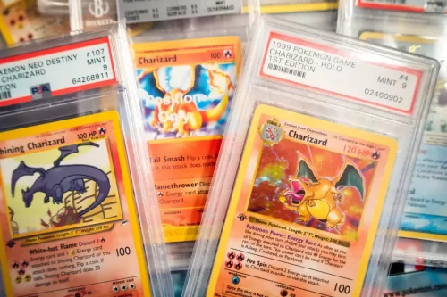 Pokemon, Best Buy, kartu Pokemon, Demi Dapat Kartu Pokemon Duluan, Pria Ini Sembunyi Semalaman di Toko