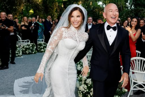 Salah Satu Gaun Pernikahan Lauren Sanchez Bezos Hilang Dicuri