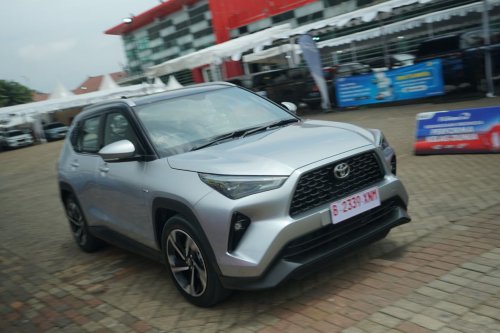 Komparasi Biaya Kepemilikan Yaris Cross Hybrid vs Atto 3, Mana Lebih Hemat?