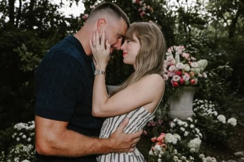 Outfit Taylor Swift Saat Dilamar Travis Kelce, Pakai Dress Rp 6 Jutaan