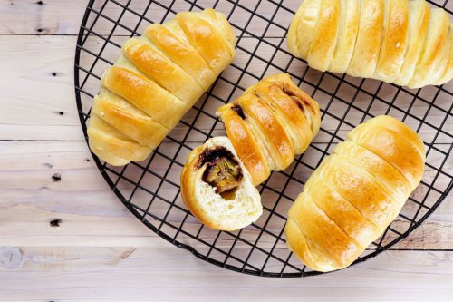Bahan roti, Bahan isian, Campur adonan roti, Bentuk adonan roti, Goreng adonan roti pisang, Cara Buat Roti Pisang Kepang Tanpa Oven, Ini Racikan Adonannya!