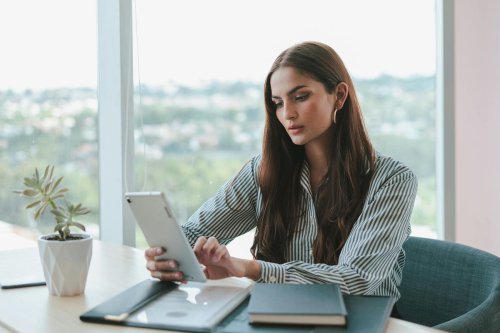 Perempuan Mandiri Secara Finansial, Mengapa Banyak yang Menunda Punya Anak?