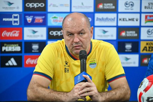 Reaksi Tenang Pelatih Persib Saat Borneo FC dan Persija Mendekat