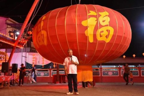 Lampion Raksasa 4,6 Meter Hiasi Vihara Hiang Thian Siang di Kubu Raya, Simbol Kebersamaan Umat Tri Dharma