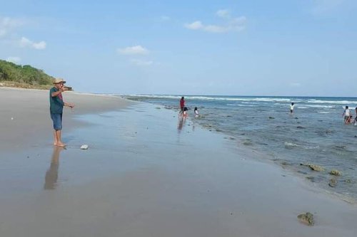 Wisata Pantai Selatan Flores, Hidden Gem di NTT dengan Sabana dan Sunset