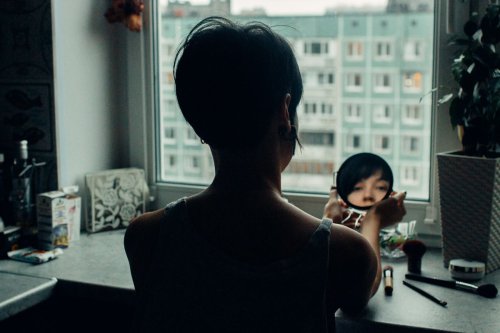 Tanda Seseorang Terobsesi dengan Rutinitas Kecantikan Menurut Psikolog
