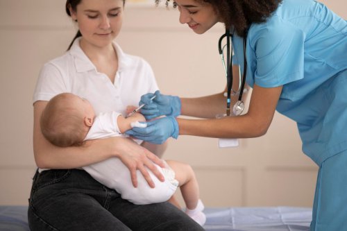 Ibu Punya Peran Krusial Menentukan Vaksinasi Anak, Dokter Ingatkan Bahaya Hoaks