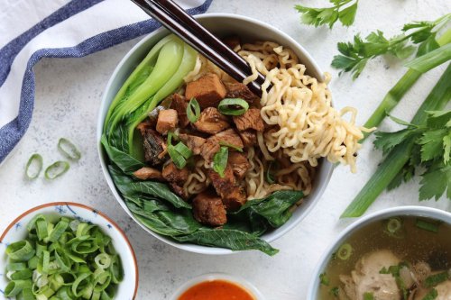 Cara Bikin Minyak Bumbu Mi Ayam Tanpa Kulit, Modal 2 Bahan