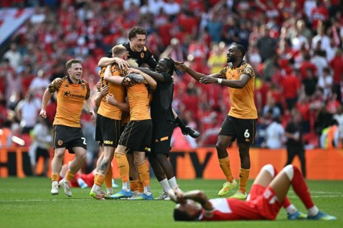 Isu 'Asian Passing' Jadi Sorotan, Kamera Lewati Momen Yu Hirakawa Angkat Trofi di Hull City