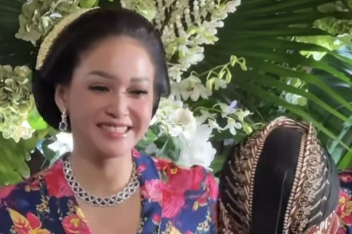 Kalung "Blue Sapphire" Maia Estianty di Siraman Al Ghazali Jadi Sorotan, Harganya Tembus Rp 10 Miliar?
