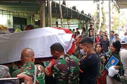 Istri Anggota TNI Pemilik Akun Facebook &ldquo;Nafa Arshana&rdquo; Minta Maaf Usai Hina Prada Lucky Namo