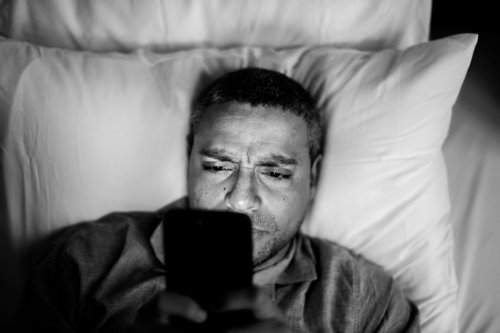 Terlalu Sering Berinteraksi di Media Sosial Bisa Ganggu Kualitas Tidur, Psikolog Jelaskan