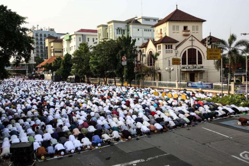 Sejak Kapan Umat Islam di Indonesia Mulai Salat Id di Lapangan? Simak Sejarahnya!