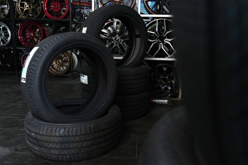 mobil listrik, ban mobil, Mengapa Ban Mobil Listrik Lebih Cepat Aus?