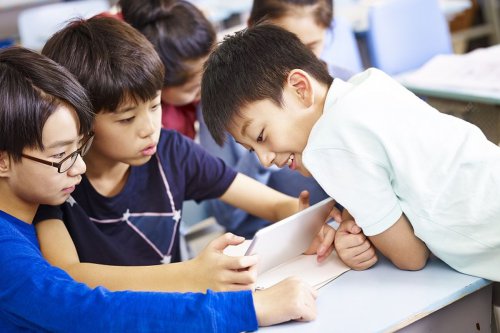 Perancis Bakal Larang Media Sosial bagi Anak di Bawah 15 Tahun Mulai September 2026