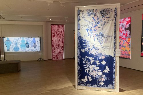 Melampaui sekat sosial, Kekayaan ekspresi leluhur, Proses pembuatan yang penuh ketekunan, Daya tarik pengalaman otentik, Menelusuri Jejak Sejarah Batik Peranakan di Pameran "Metamorfosa"