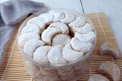 4 Resep Kue Putri Salju yang Beda, Ada Rasa Pandan dan Kacang Mede