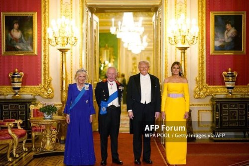 Topi Ungu hingga Gaun Kuning, Intip Gaya Melania Trump Saat Kunjungan ke Inggris