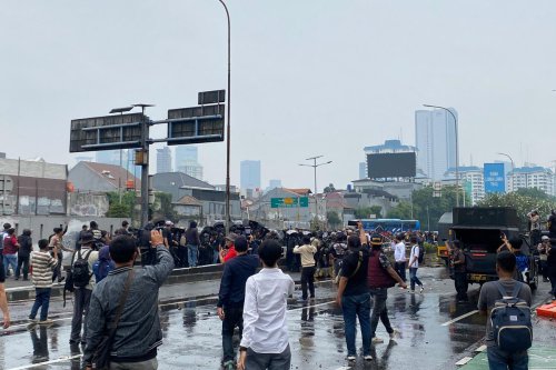 Jurnalis Foto ANTARA Dipukul Diduga Oknum Polisi Saat Liput Demo, Kamera Rusak