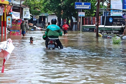 motor bebek, motor matik, Motor Bebek atau Matik, Mana Lebih Aman Saat Terjang Banjir?