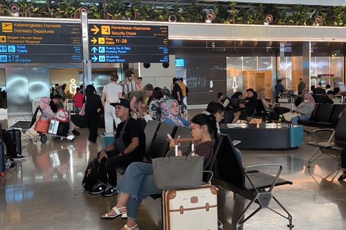 Antrean Panjang di Bandara Soetta, Penumpang Diimbau Tiba 3 Jam Sebelum Terbang