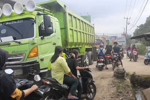 Dedi Mulyadi Tutup Tambang Parung Panjang, Warga: Kami Dibenturkan di Bawah, yang Salah Pemerintah