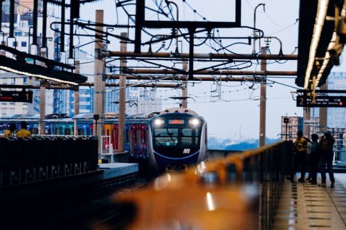 Malam Tahun Baru 2026, Jam Operasional MRT, LRT, dan KRL Jabodetabek Diperpanjang