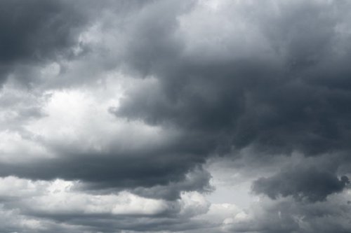 Prakiraan Cuaca Hari Ini di Indonesia, 23 Oktober 2025: Berawan hingga Hujan Petir
