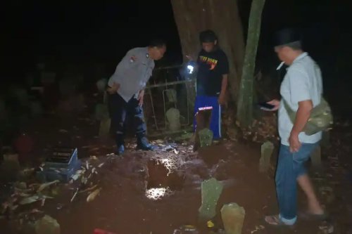 pencurian jenazah, Bojonegoro, Diduga Terkait Ritual Pesugihan, Makam di Sumberarum Bojonegoro Nyaris Dibongkar Pencuri