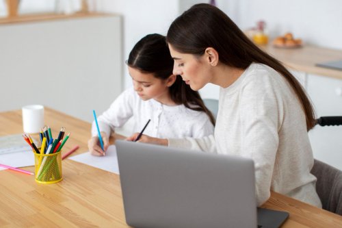 Saran Psikolog agar Media Sosial Tak Memicu Munculnya Mom Guilt