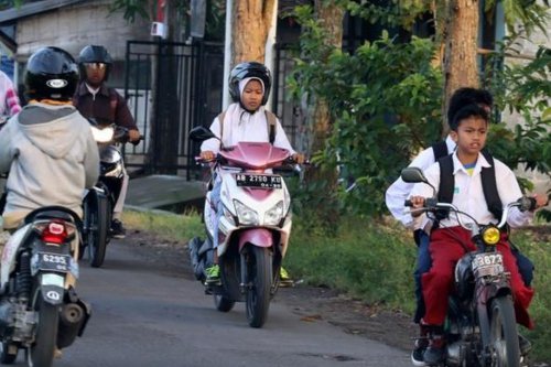 Anak Sekolah yang Punya SIM Belum Tentu Aman di Jalan