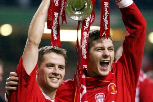 Liverpool, Liga Inggris, Piala Liga Inggris, Man United, Steven Gerrard, Michael Owen, Sir Alex Ferguson, Momen Klasik Steven Gerrard-Michael Owen Cukur Man United 23 Tahun Lalu