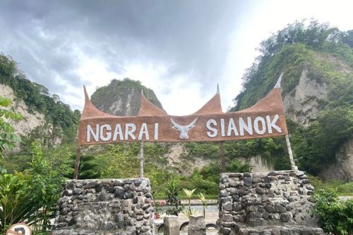 Nekat Panjat Tebing Ngarai Sianok Lalu Kelelahan, Turis Jerman Dievakuasi