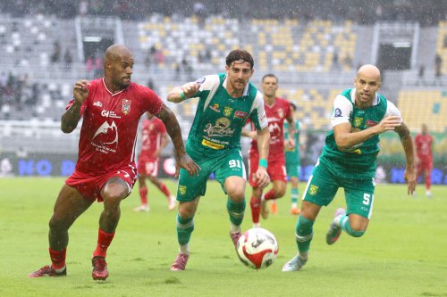 Taktik Jitu Bernardo Tavares Bawa Persebaya Libas Malut United 2-1