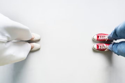 Inspirasi Sepatu Wanita Berdasarkan 12 Zodiak, Aquarius Toe Shoes