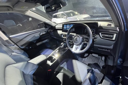 Adu Fitur Mitsubishi Destinator vs Toyota Innova Zenix