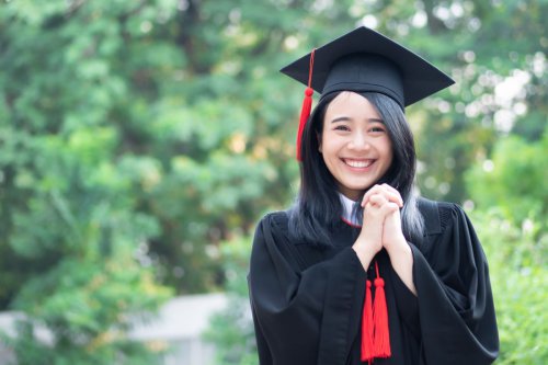 Lulus Saat Dunia Kerja Tak Pasti? Ini Tips Membangun Karier